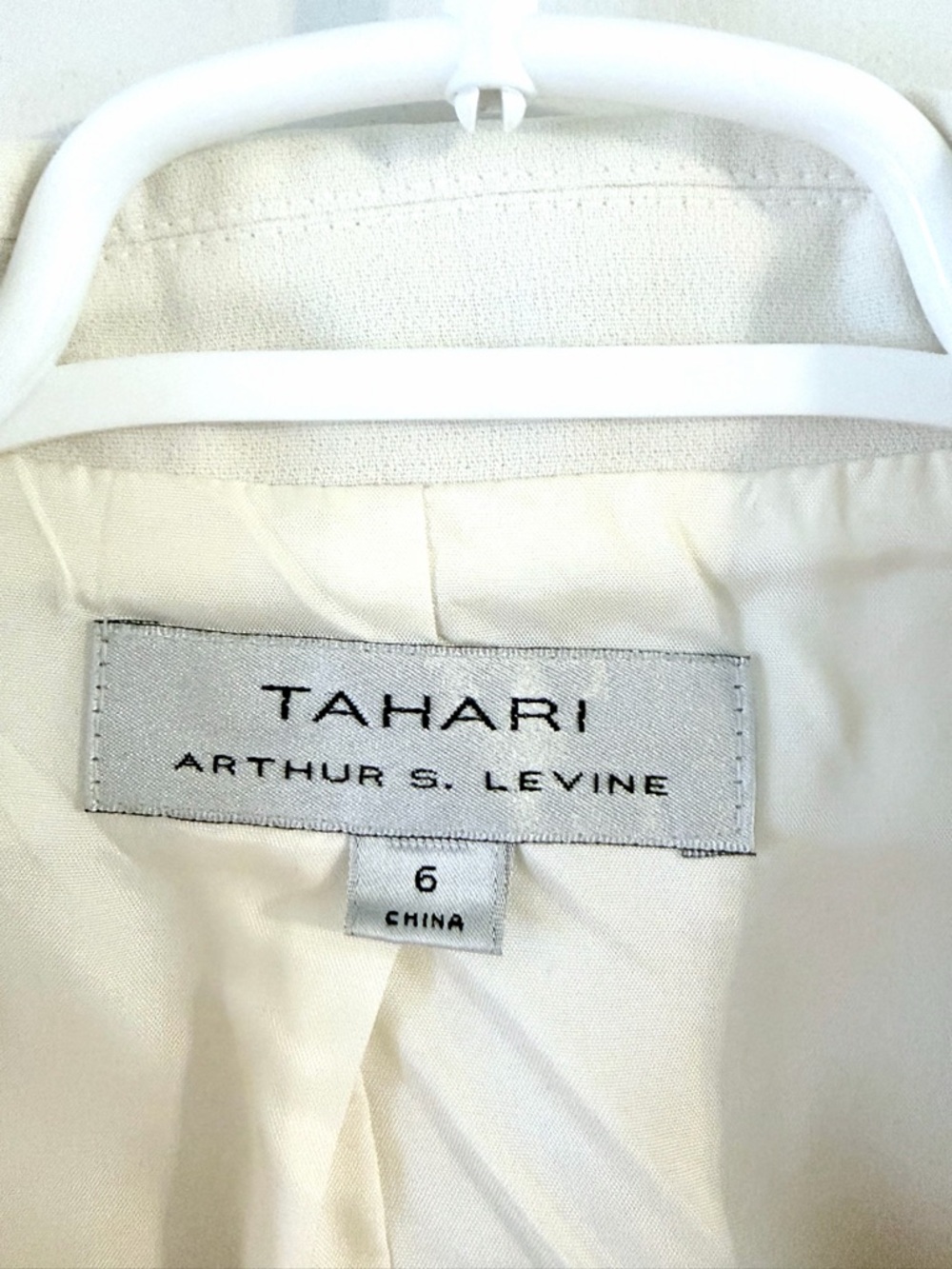 Tahari Arthur S Levine Cream Two-Piece Pants Suit - Classic Tailored Set Size 6 - Picture 13 of 14